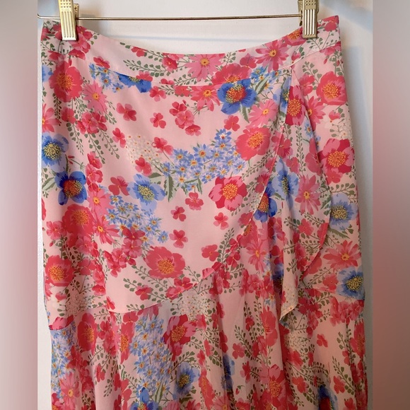 Sugarlips skirt, size M, pre-owned, beautiful flowy layers - Picture 4 of 9